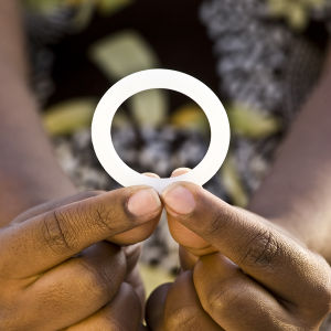 Prévention du VIH : l’ONUSIDA espère que l’anneau vaginal antirétroviral sera mis à disposition des femmes en Afrique subsaharienne